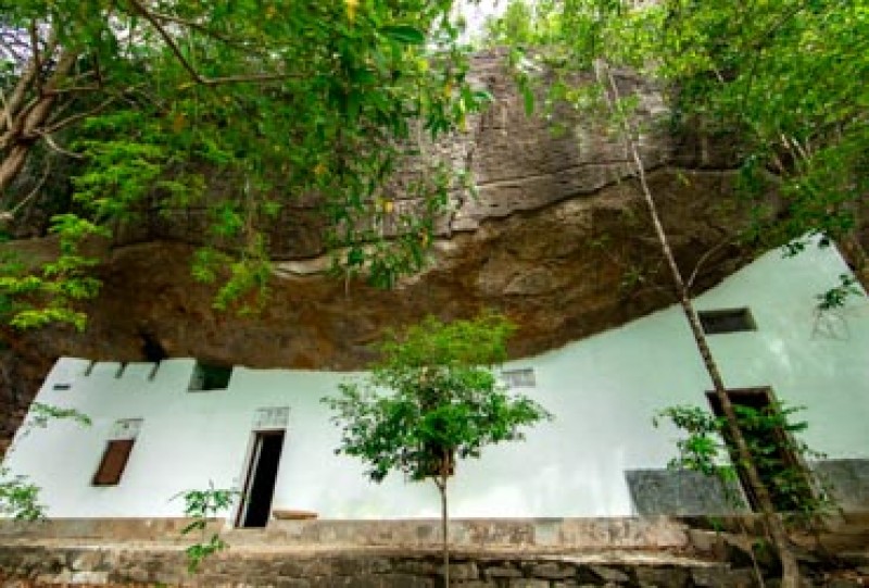 Piyangala Hermitage | Gateway to East
